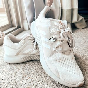 Adidas Bounce Shoes 8.5 white barely used